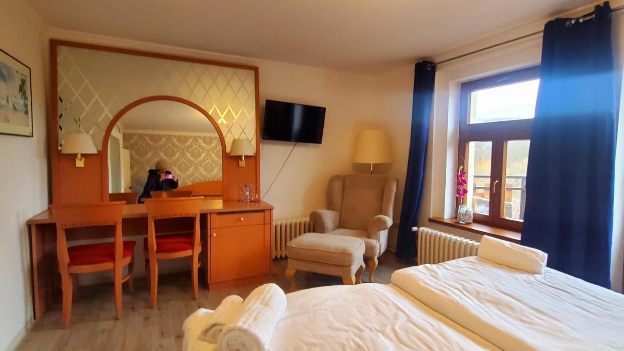 Uniqhotel Чески-Штернберк Экстерьер фото