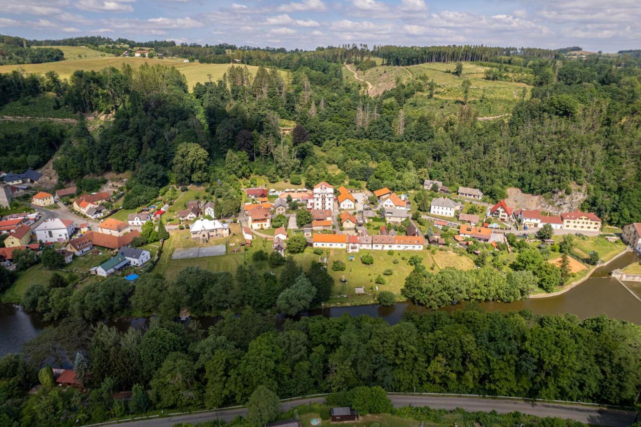 Uniqhotel Чески-Штернберк Экстерьер фото